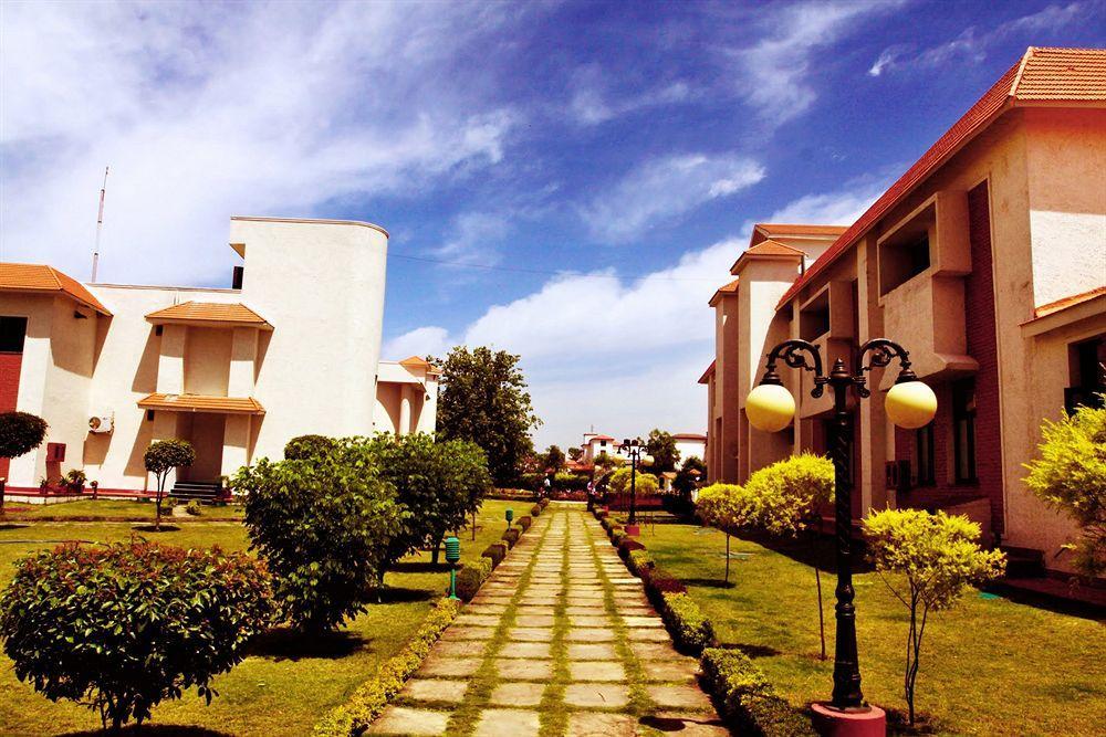 Hotel Naturoville Ayurvedic And Yoga Retreat Rishīkesh Zewnętrze zdjęcie